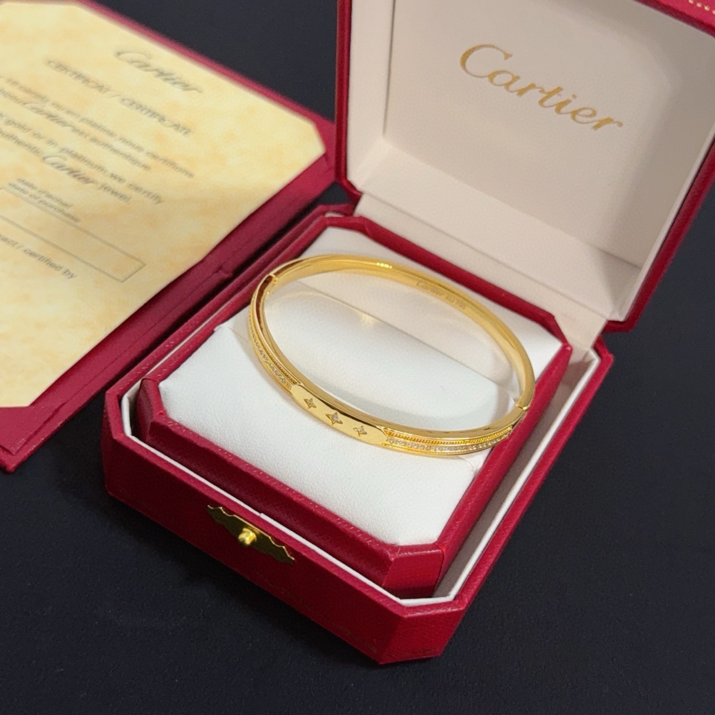 Cartier Designer Diamond Encrusted Bracelet High Quality Bracelet Fashionable Luxury Jewelry For Women's Classic Luxury Wedding Party Accessories Valentines Day Christmas Birthday Gift