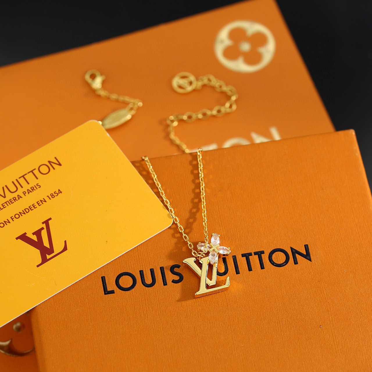 LV Luxury Necklace Elegant Necklaces Designer Necklaces Women Top Quality Letter Pendant Charm Jewellery Designer For Women Gifts For Her Valentines Day Christmas Birthday Gift ﻿