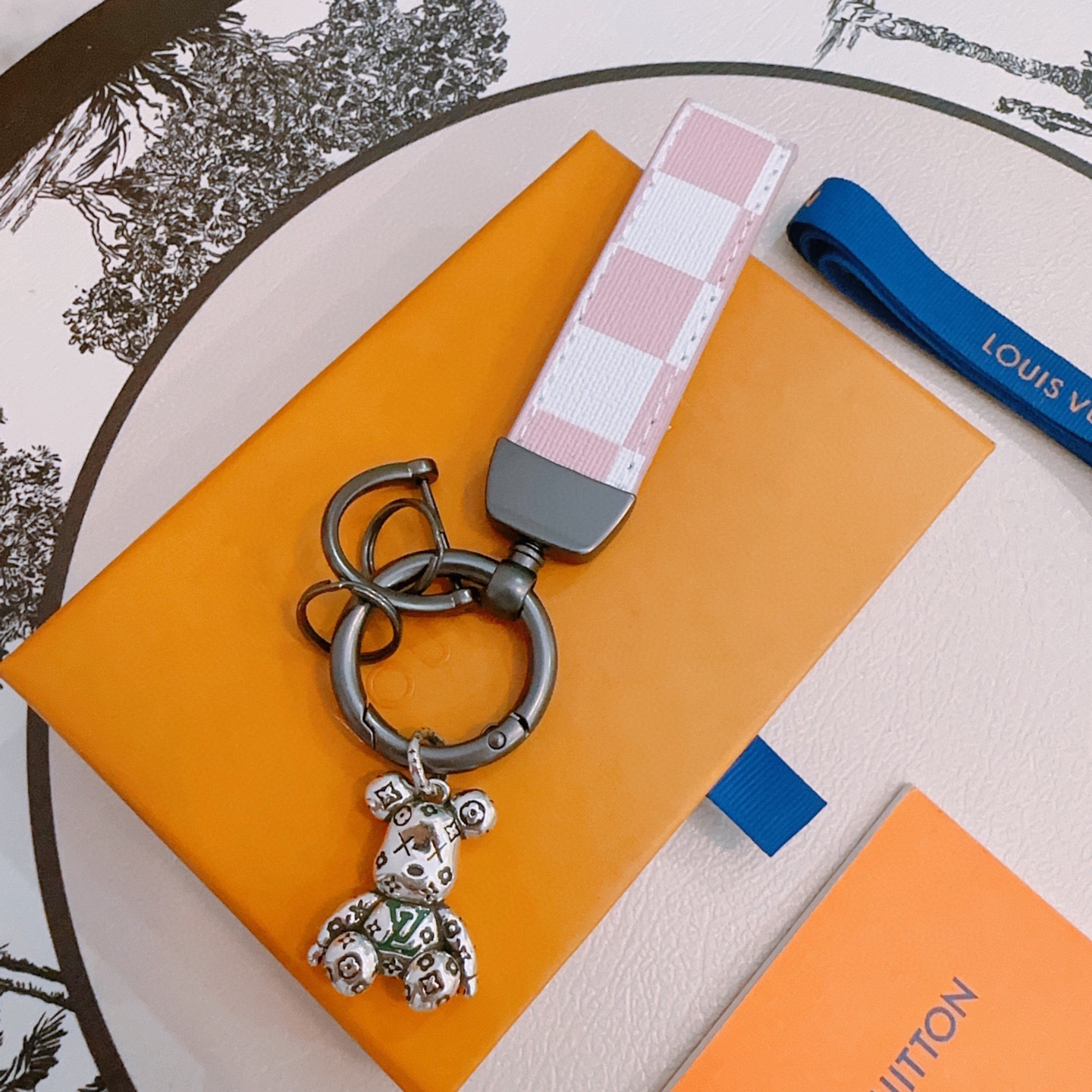 LV Luxury Brand Men's And Women's Style Classic Key Chain Cool Anger Forest Modeling Design Fashion Pendant Decor Key Chain Best Gift