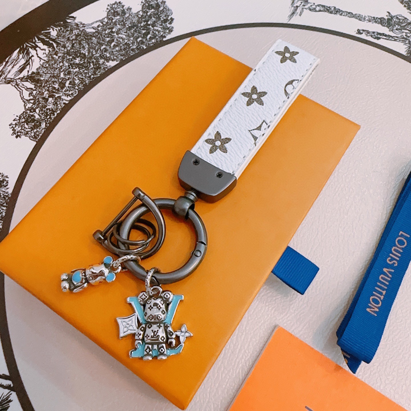 LV Luxury Brand Men's And Women's Style Classic Key Chain Cool Anger Forest Modeling Design Fashion Pendant Decor Key Chain Best Gift