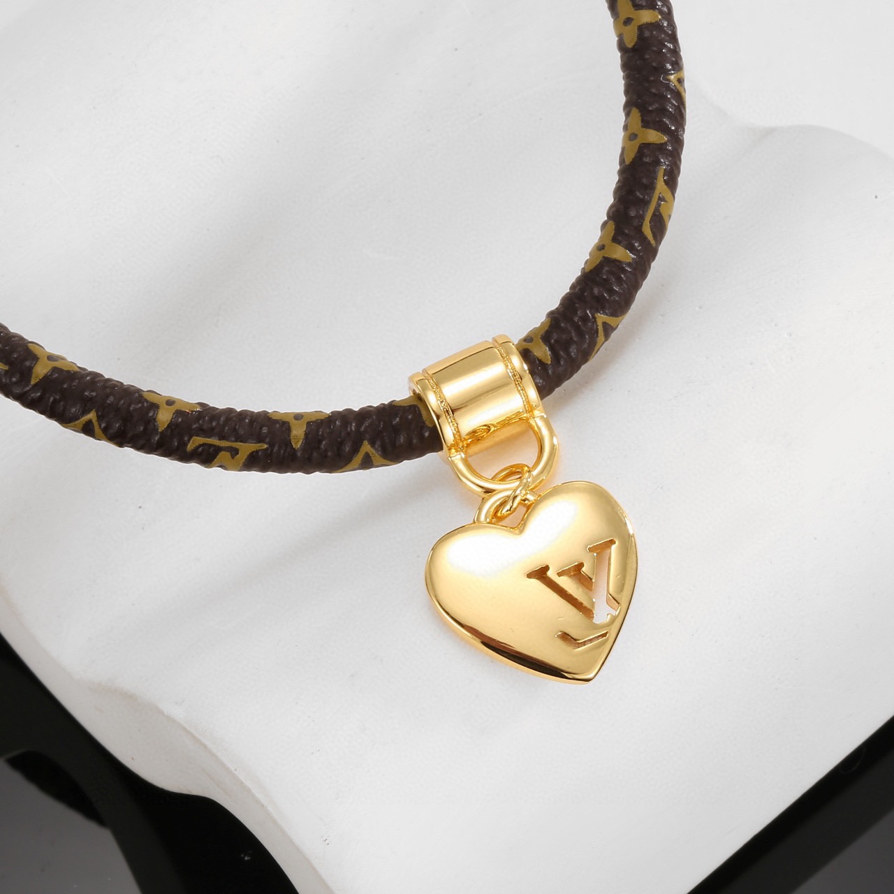 LV Designer Bracelet High Quality Heart Hollow Bracelets Fashionable Luxury Jewelry For Men's And Women's Classic Luxury Wedding Party Accessories Valentines Day Christmas Birthday Gift