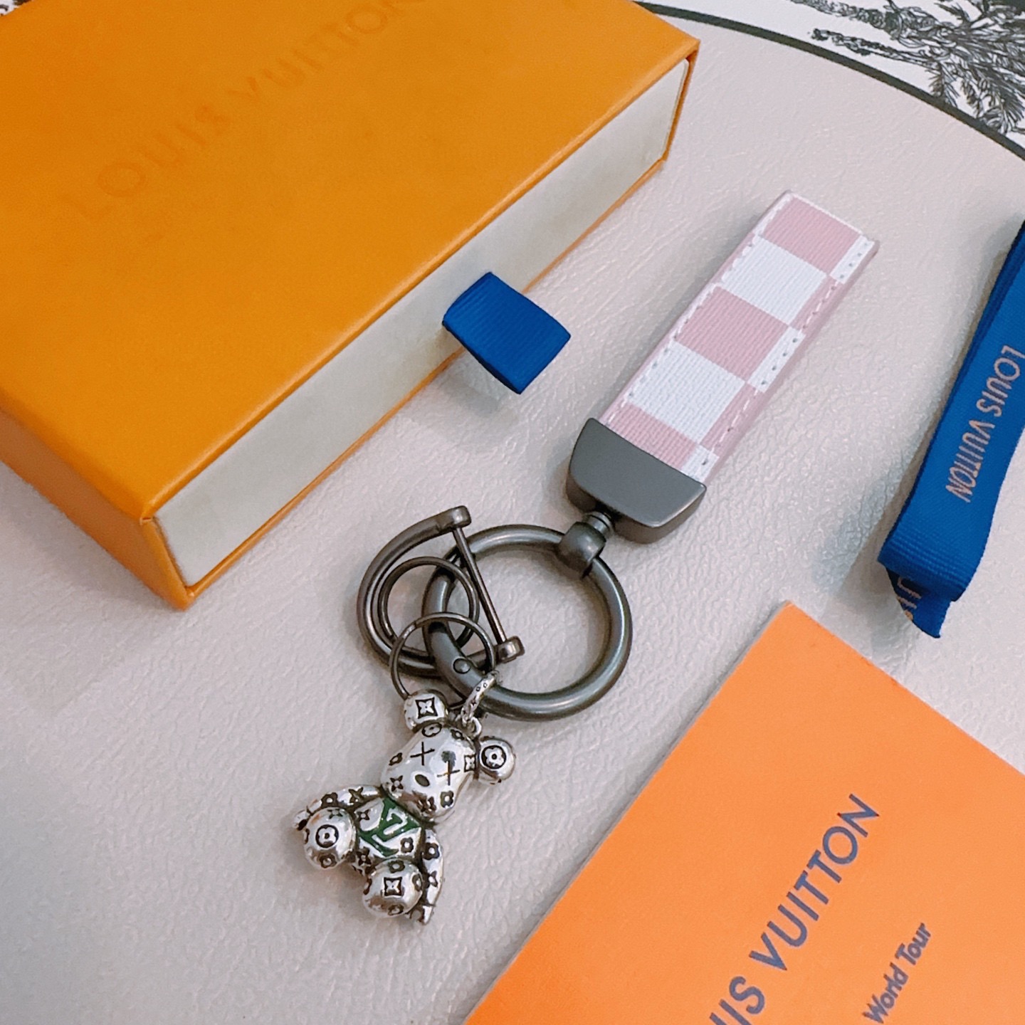 LV Luxury Brand Men's And Women's Style Classic Key Chain Cool Anger Forest Modeling Design Fashion Pendant Decor Key Chain Best Gift