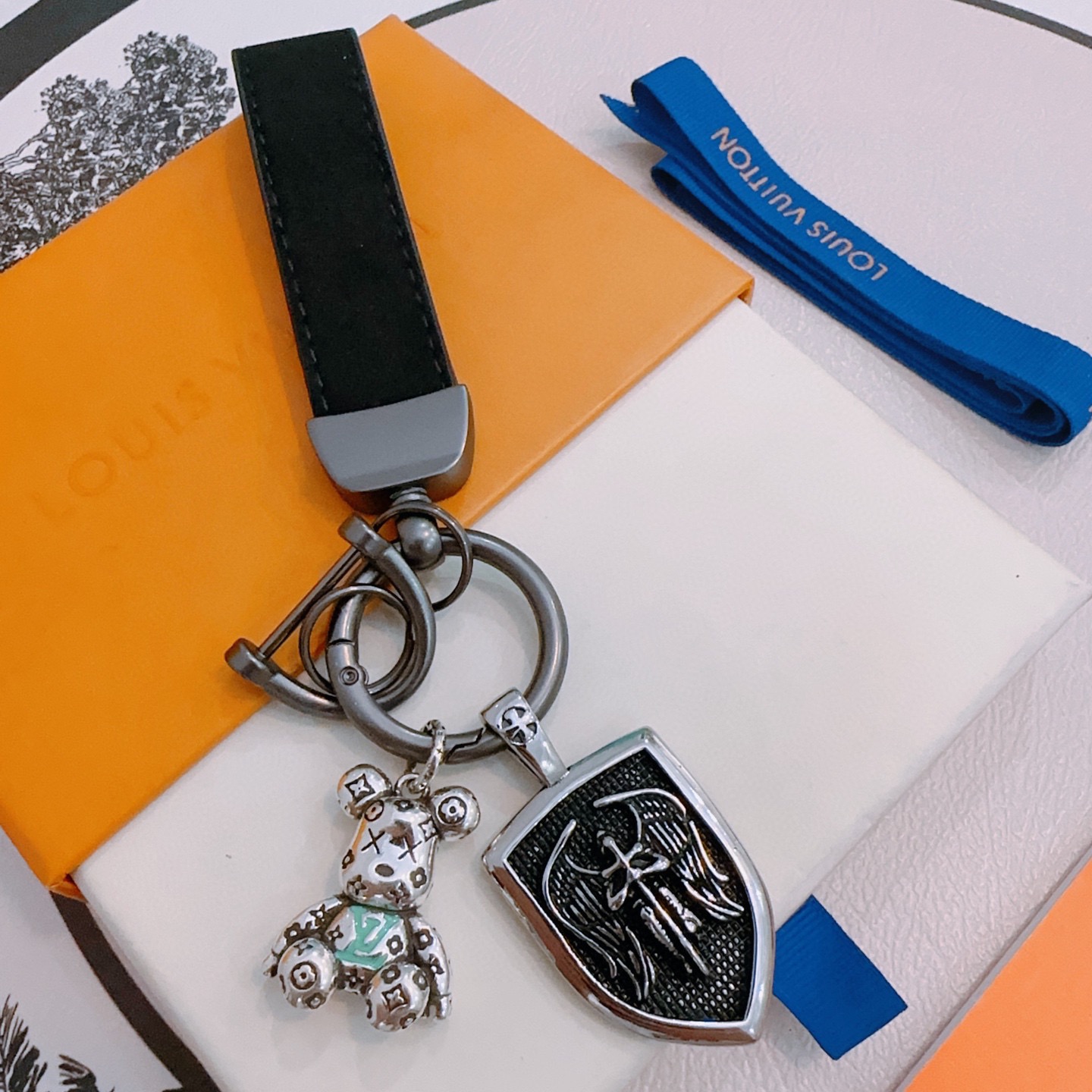 LV Luxury Brand Men's And Women's Style Classic Key Chain Cool Anger Forest Modeling Design Fashion Pendant Decor Key Chain Best Gift