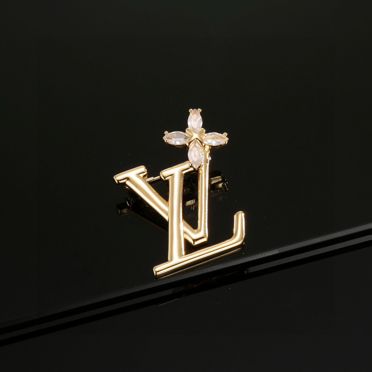 LV Luxury Women Men Letter Designer Brooches Inlay Pearl Jewelry Metal Brooch Charm Pin Marry Christmas Party Gift Accessorie