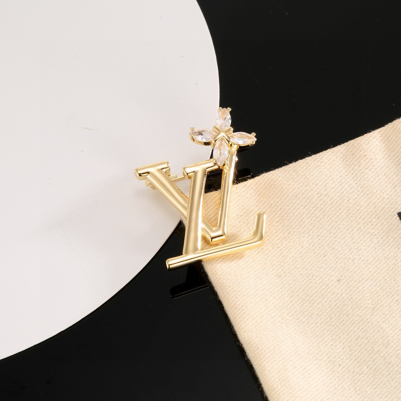 LV Luxury Women Men Letter Designer Brooches Inlay Pearl Jewelry Metal Brooch Charm Pin Marry Christmas Party Gift Accessorie