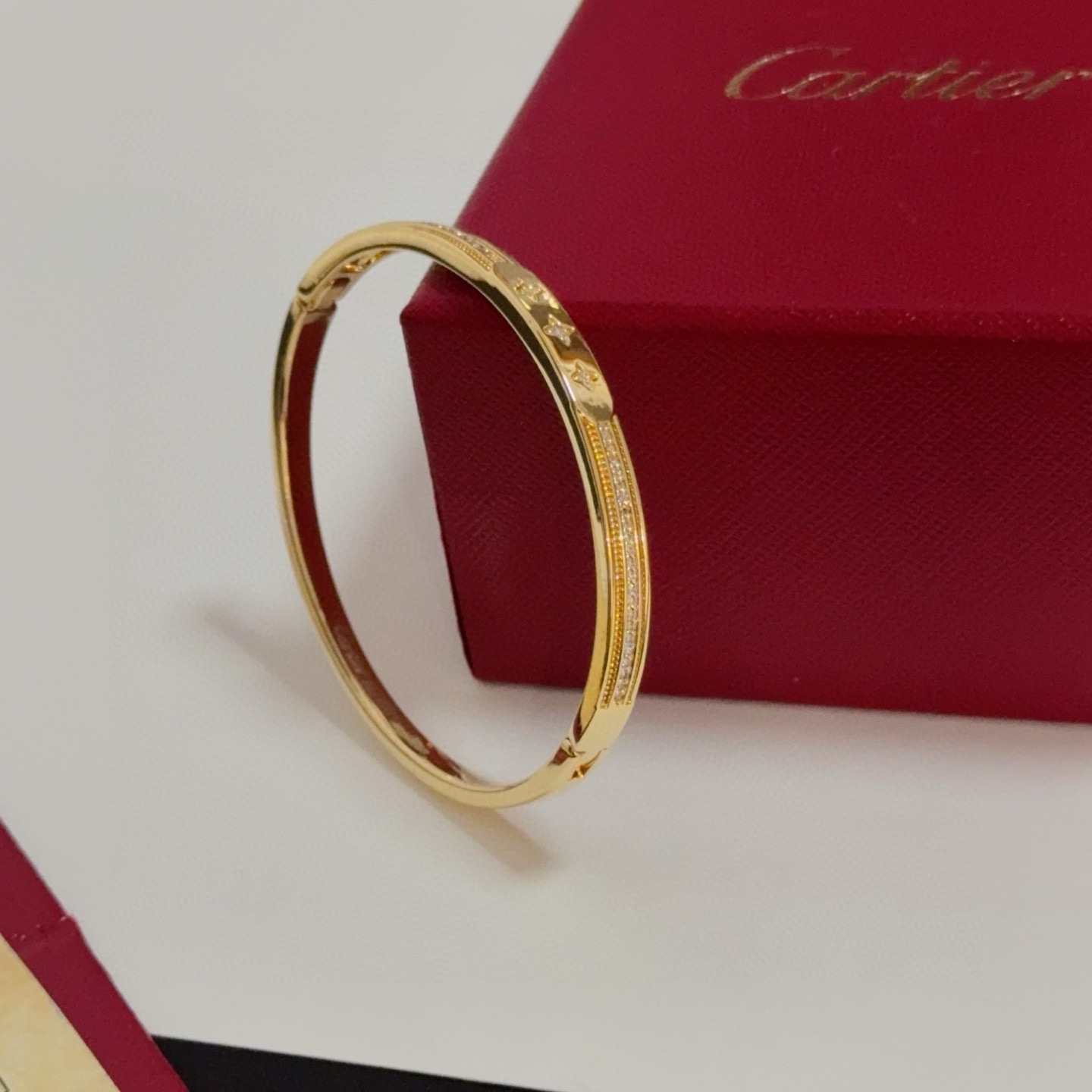 Cartier Designer Diamond Encrusted Bracelet High Quality Bracelet Fashionable Luxury Jewelry For Women's Classic Luxury Wedding Party Accessories Valentines Day Christmas Birthday Gift