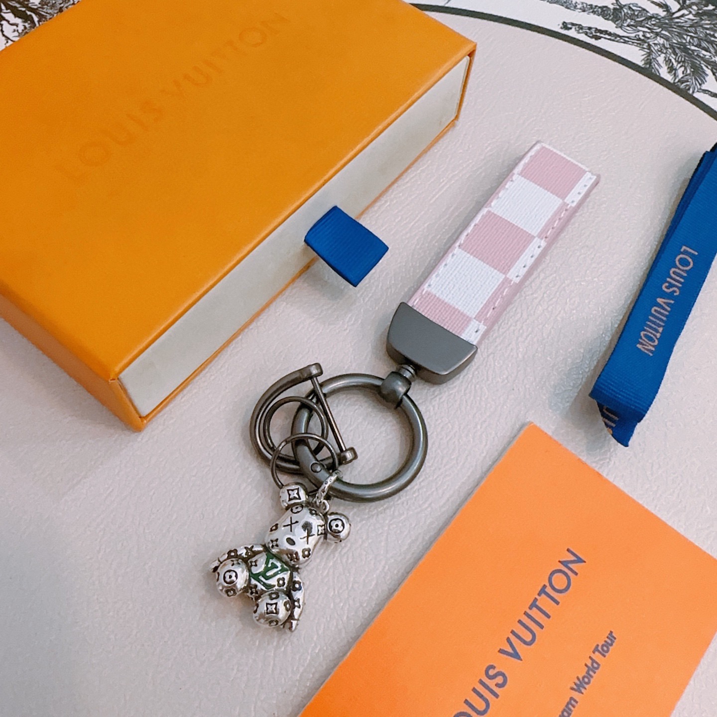 LV Luxury Brand Men's And Women's Style Classic Key Chain Cool Anger Forest Modeling Design Fashion Pendant Decor Key Chain Best Gift