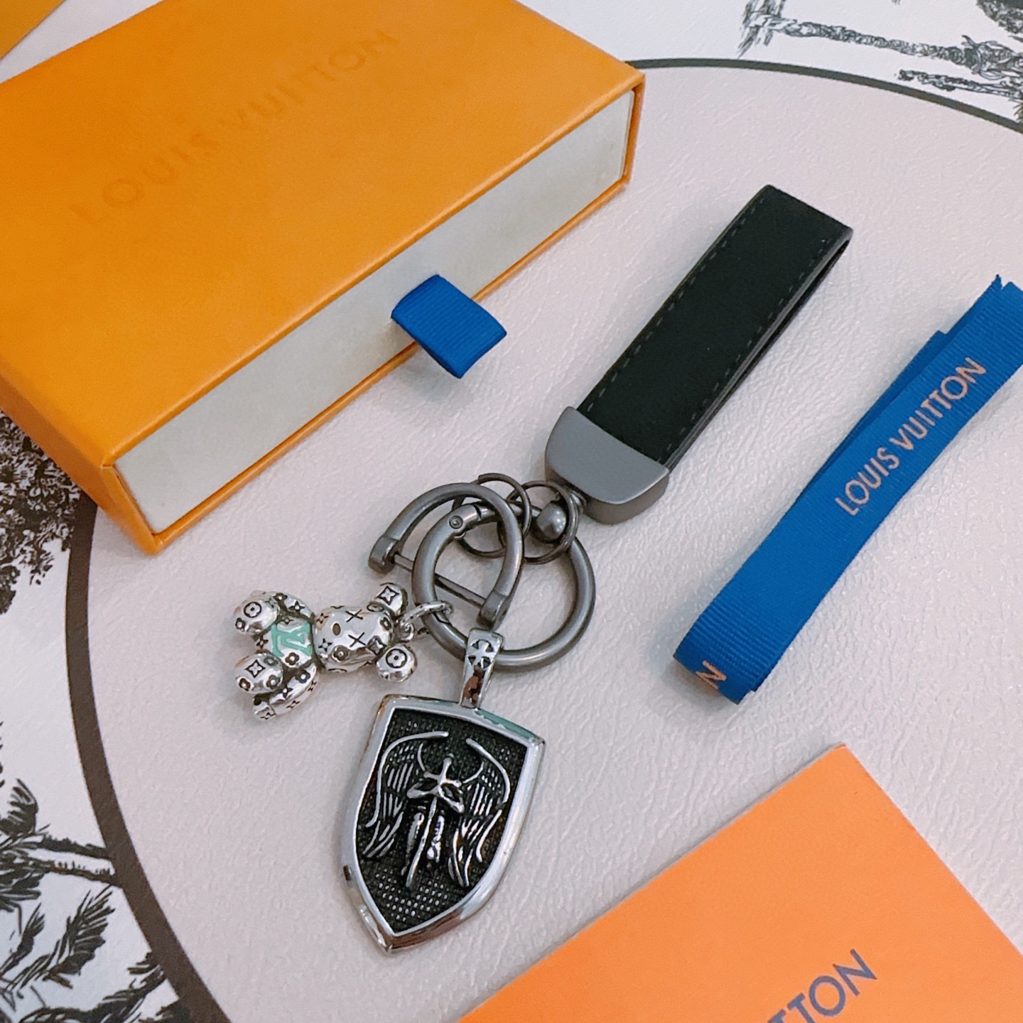 LV Luxury Brand Men's And Women's Style Classic Key Chain Cool Anger Forest Modeling Design Fashion Pendant Decor Key Chain Best Gift