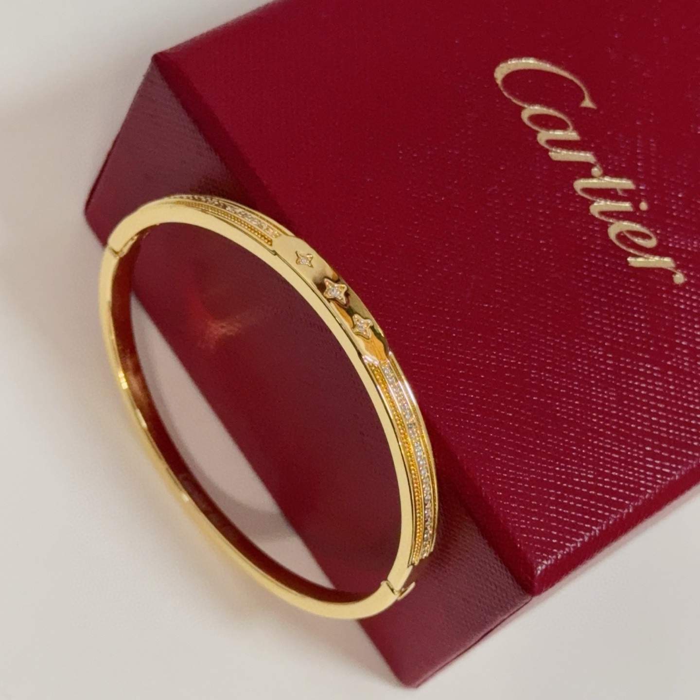 Cartier Designer Diamond Encrusted Bracelet High Quality Bracelet Fashionable Luxury Jewelry For Women's Classic Luxury Wedding Party Accessories Valentines Day Christmas Birthday Gift