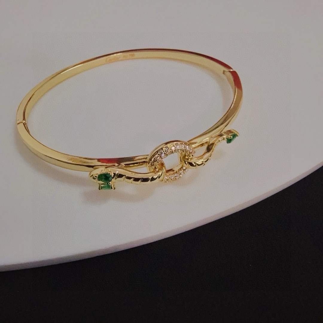 Cartier Designer Diamond Encrusted Chain Bracelet High Quality Chain Bracelet Fashionable Luxury Jewelry For Women's Classic Luxury Wedding Party Accessories Valentines Day Christmas Birthday Gift