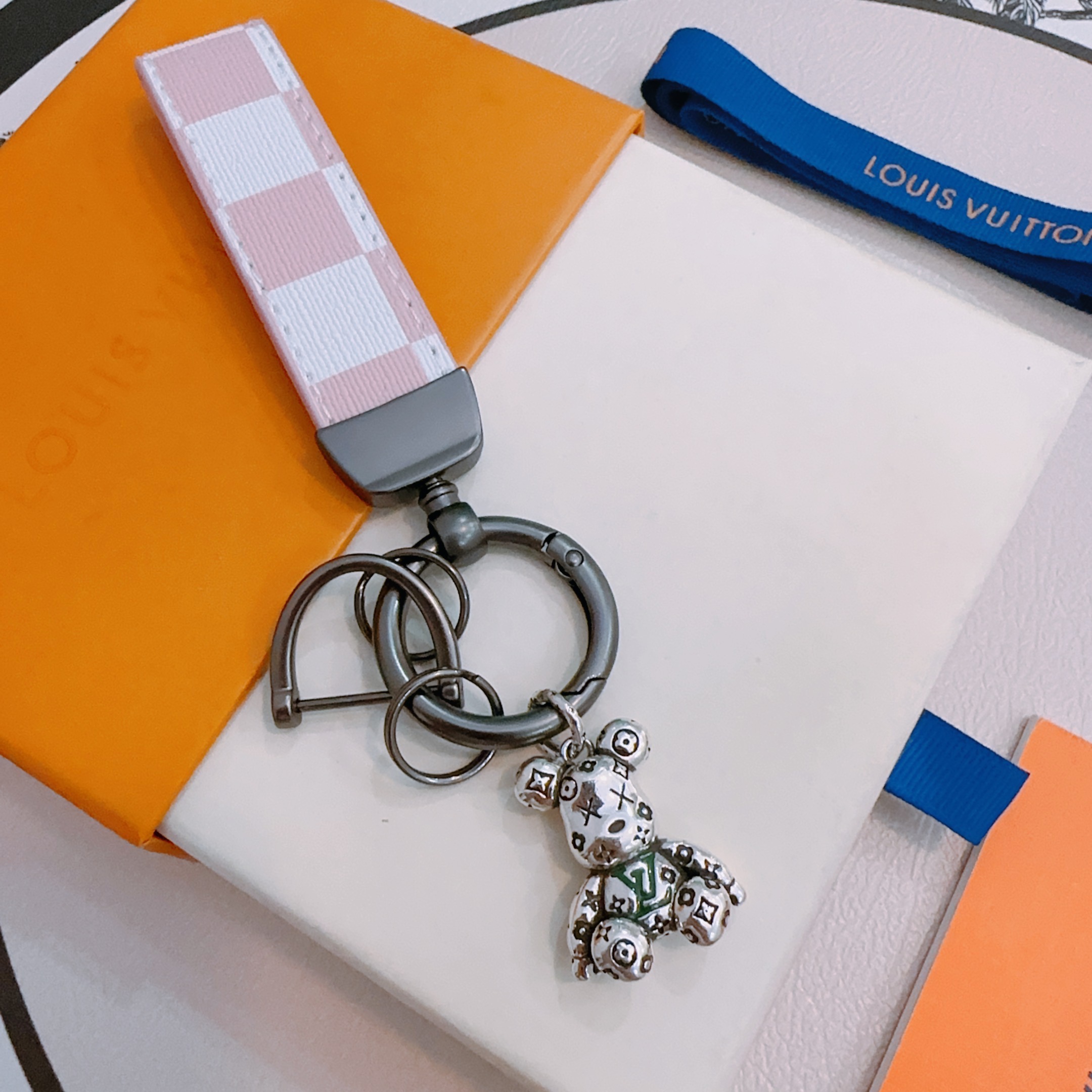 LV Luxury Brand Men's And Women's Style Classic Key Chain Cool Anger Forest Modeling Design Fashion Pendant Decor Key Chain Best Gift