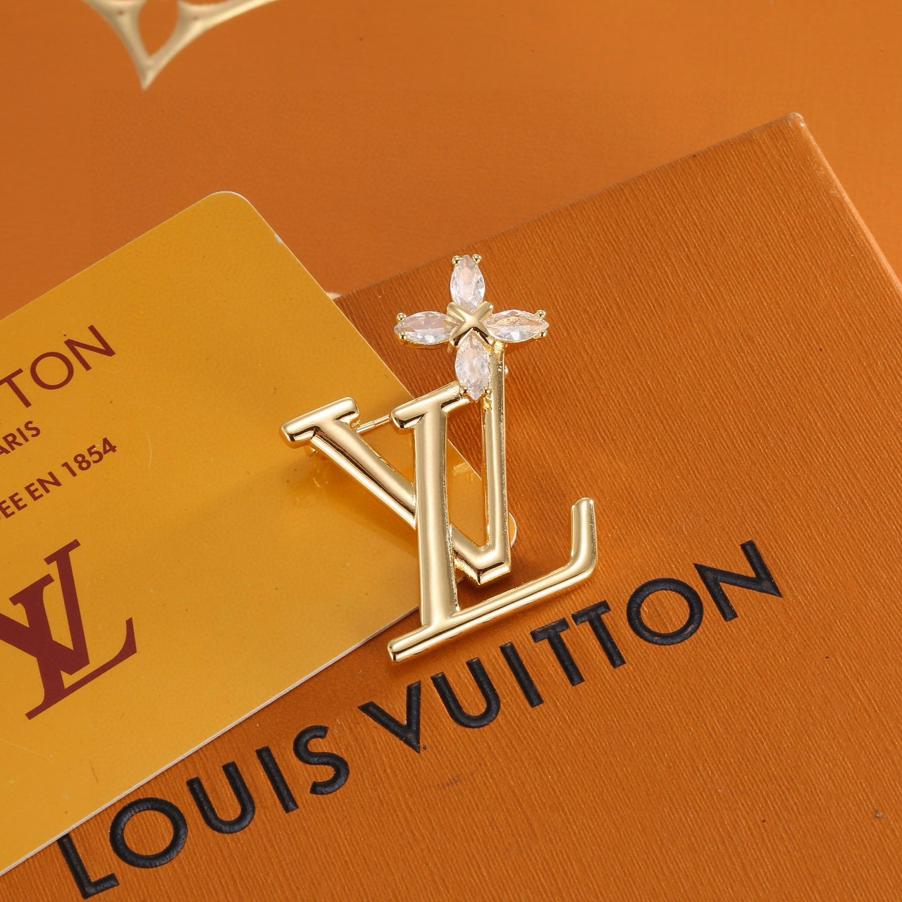 LV Luxury Women Men Letter Designer Brooches Inlay Pearl Jewelry Metal Brooch Charm Pin Marry Christmas Party Gift Accessorie