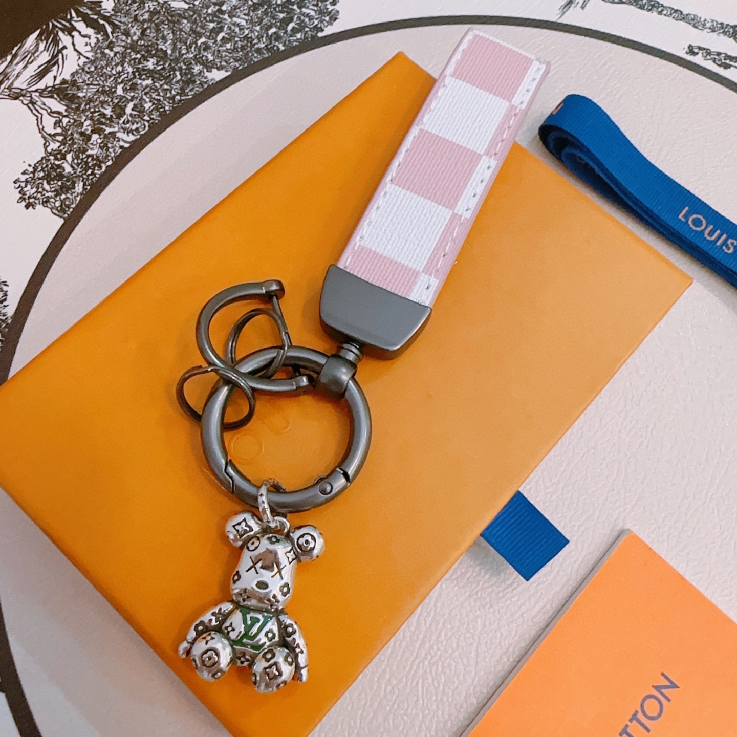 LV Luxury Brand Men's And Women's Style Classic Key Chain Cool Anger Forest Modeling Design Fashion Pendant Decor Key Chain Best Gift