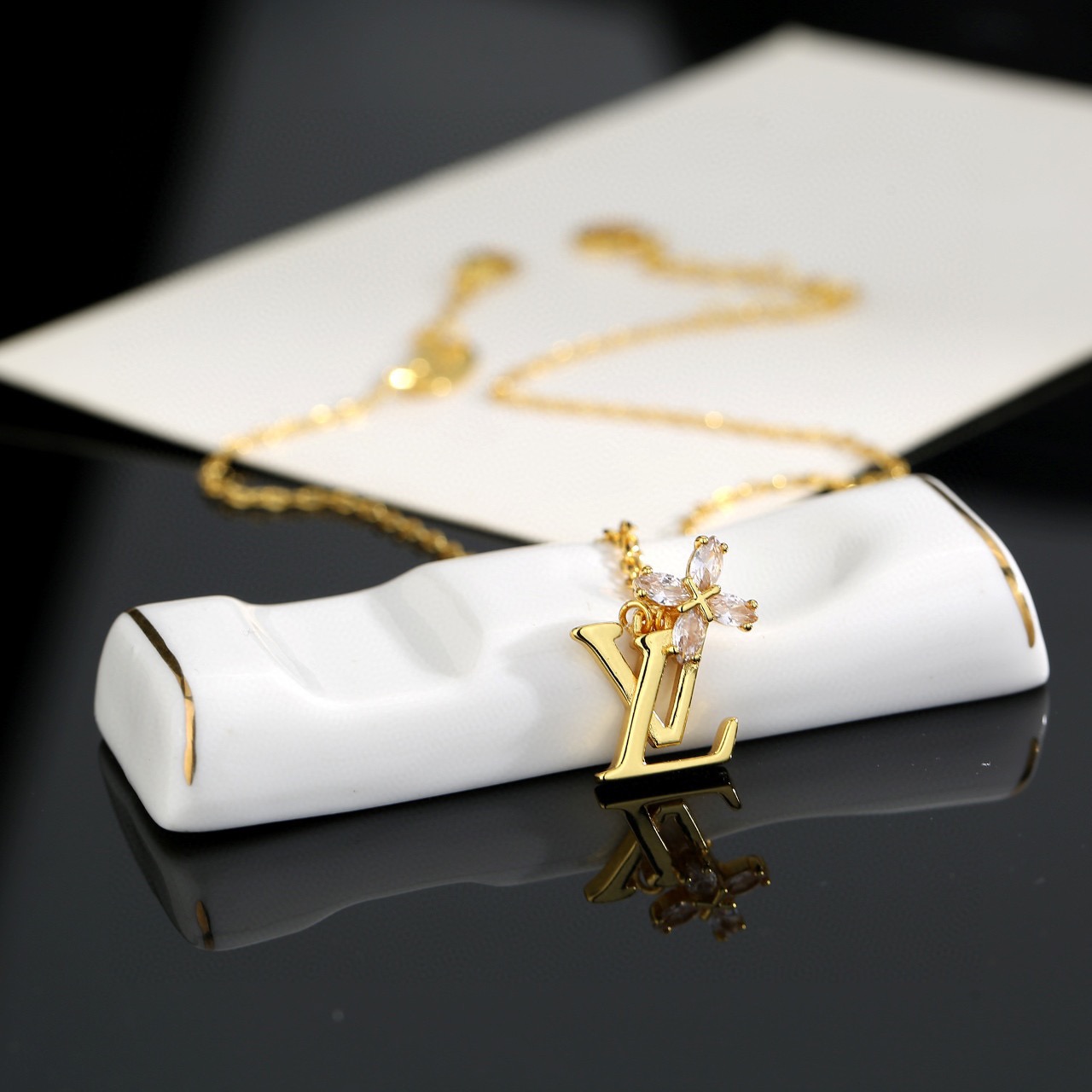 LV Luxury Necklace Elegant Necklaces Designer Necklaces Women Top Quality Letter Pendant Charm Jewellery Designer For Women Gifts For Her Valentines Day Christmas Birthday Gift ﻿