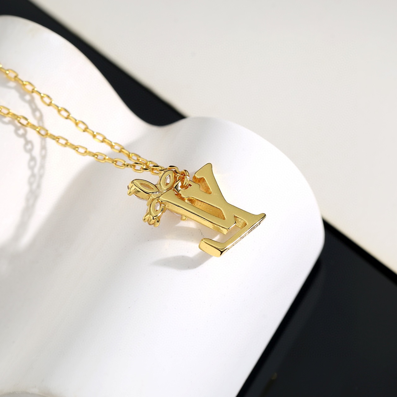 LV Luxury Necklace Elegant Necklaces Designer Necklaces Women Top Quality Letter Pendant Charm Jewellery Designer For Women Gifts For Her Valentines Day Christmas Birthday Gift ﻿