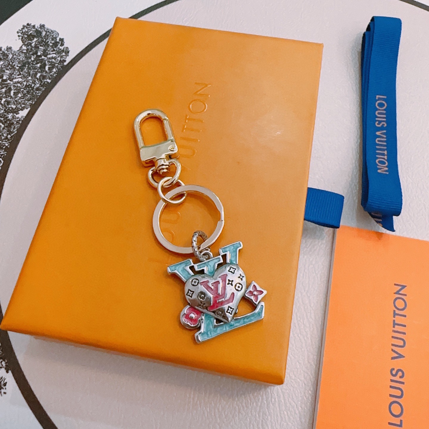 LV Luxury Brand Men's And Women's Style Classic Key Chain Retro Letter Add Heart Modeling Design Fashion Pendant Decor Key Chain Best Gift