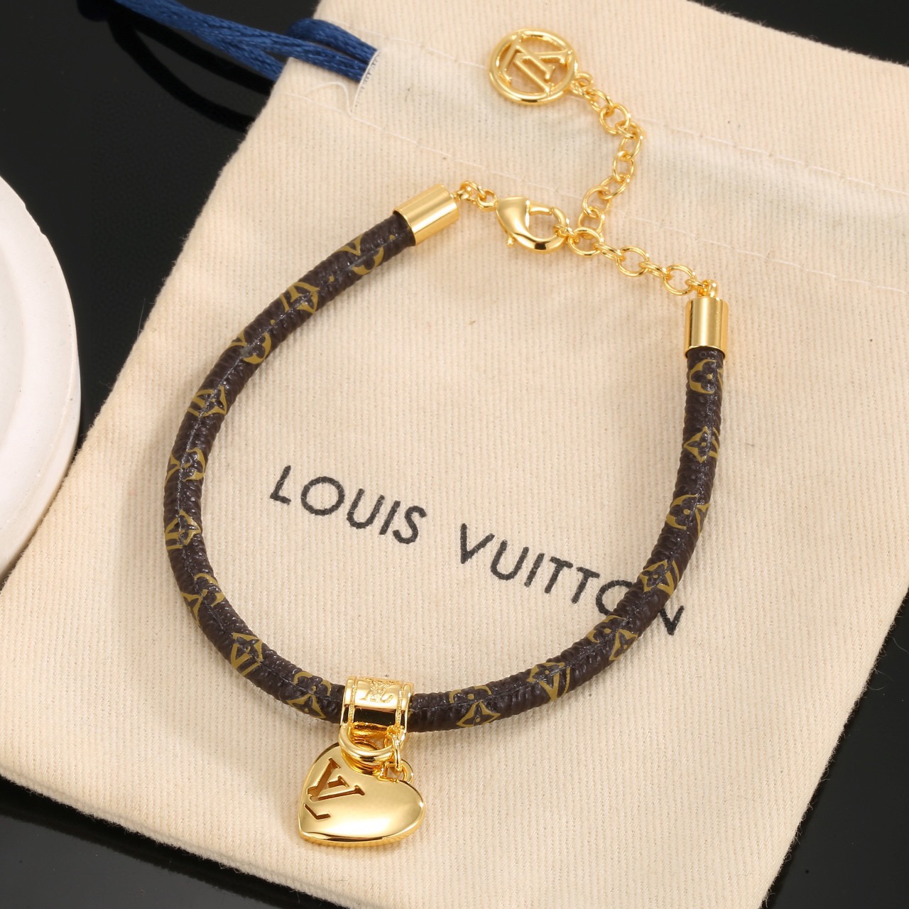 LV Designer Bracelet High Quality Heart Hollow Bracelets Fashionable Luxury Jewelry For Men's And Women's Classic Luxury Wedding Party Accessories Valentines Day Christmas Birthday Gift