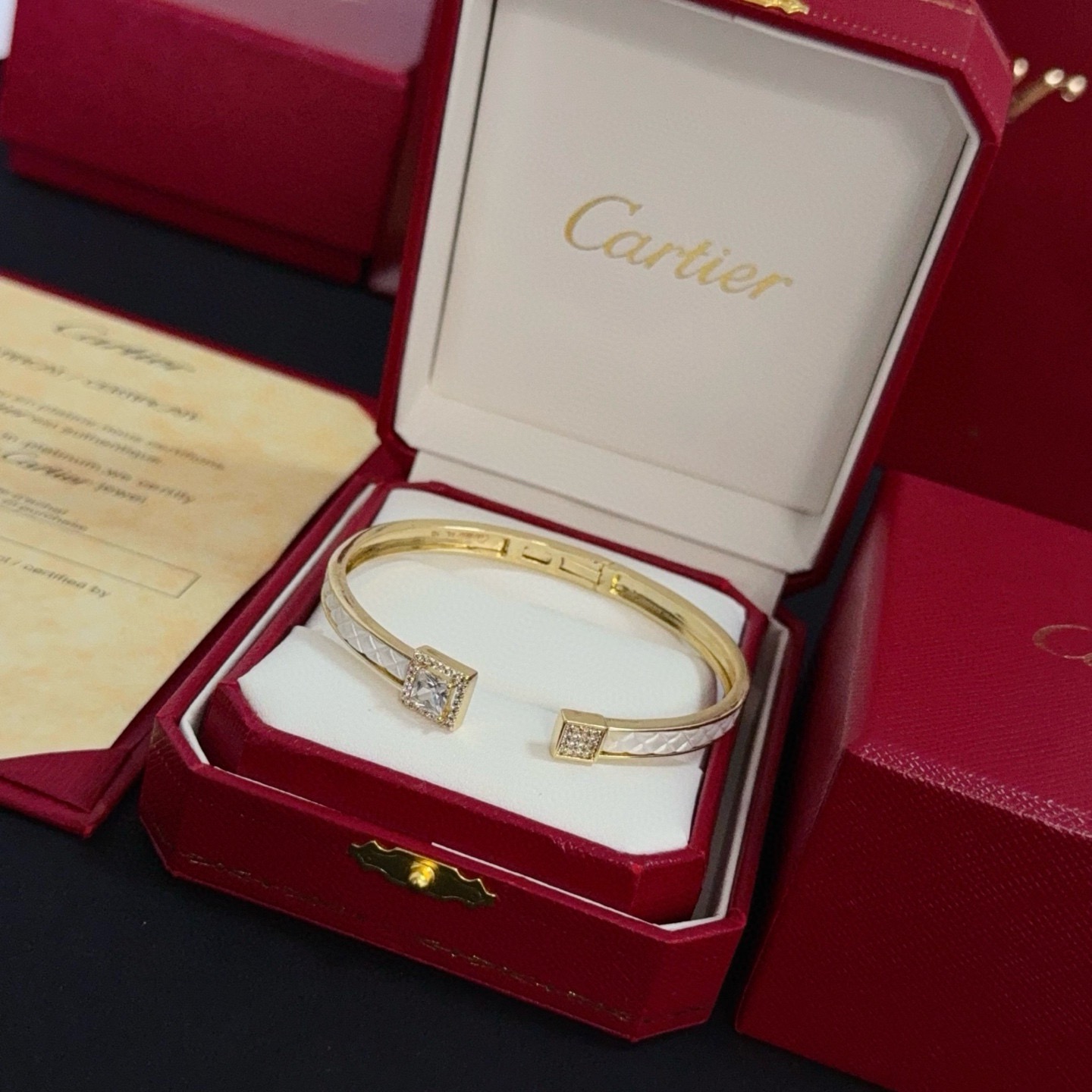 Cartier Designer Diamond Encrusted Bracelet High Quality Bracelet Fashionable Luxury Jewelry For Women's Classic Luxury Wedding Party Accessories Valentines Day Christmas Birthday Gift