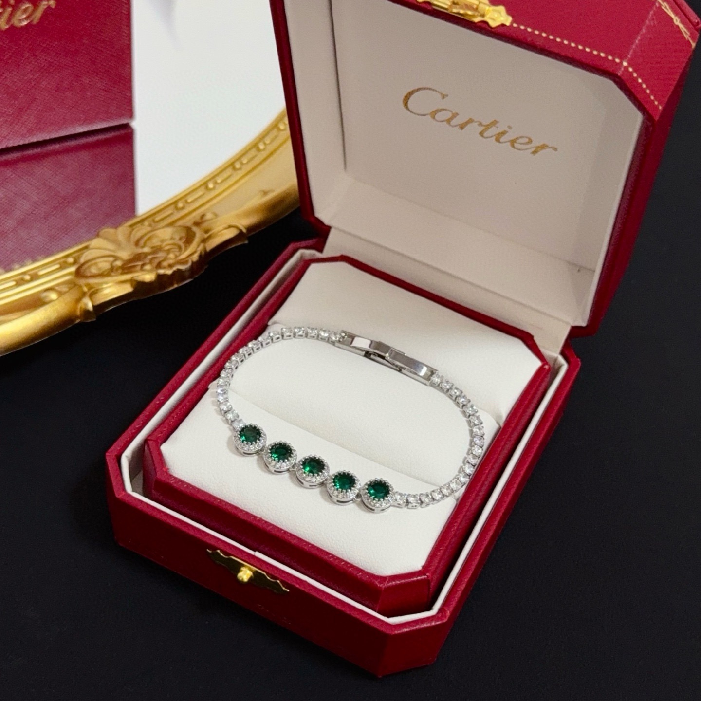 Cartier Designer Diamond Encrusted Chain Bracelet High Quality Chain Bracelet Fashionable Luxury Jewelry For Women's Classic Luxury Wedding Party Accessories Valentines Day Christmas Birthday Gift