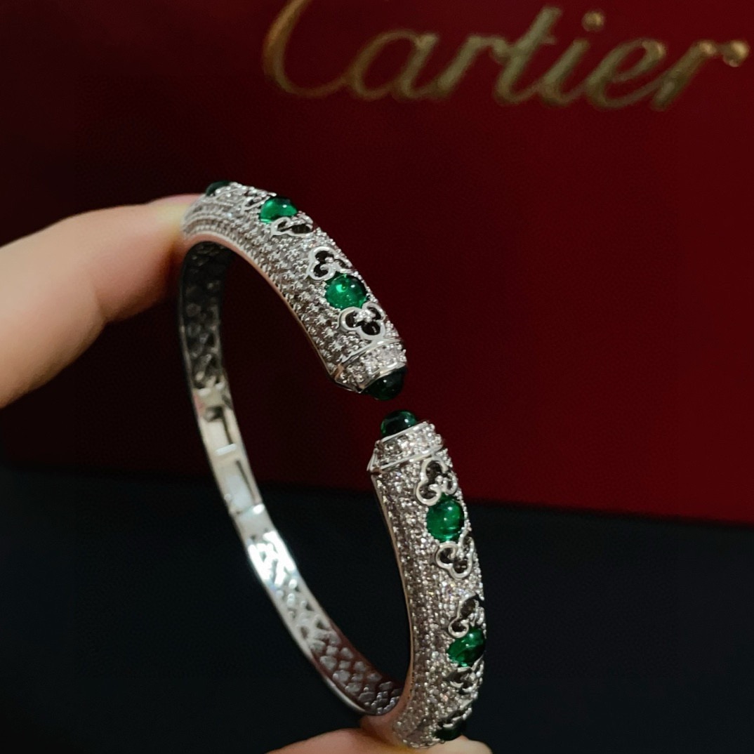 Cartier Designer Diamond Encrusted Bracelet High Quality Bracelet Fashionable Luxury Jewelry For Women's Classic Luxury Wedding Party Accessories Valentines Day Christmas Birthday Gift