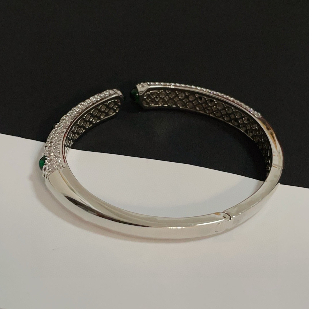 Cartier Designer Diamond Encrusted Bracelet High Quality Bracelet Fashionable Luxury Jewelry For Women's Classic Luxury Wedding Party Accessories Valentines Day Christmas Birthday Gift