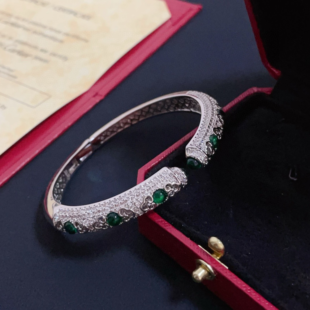 Cartier Designer Diamond Encrusted Bracelet High Quality Bracelet Fashionable Luxury Jewelry For Women's Classic Luxury Wedding Party Accessories Valentines Day Christmas Birthday Gift