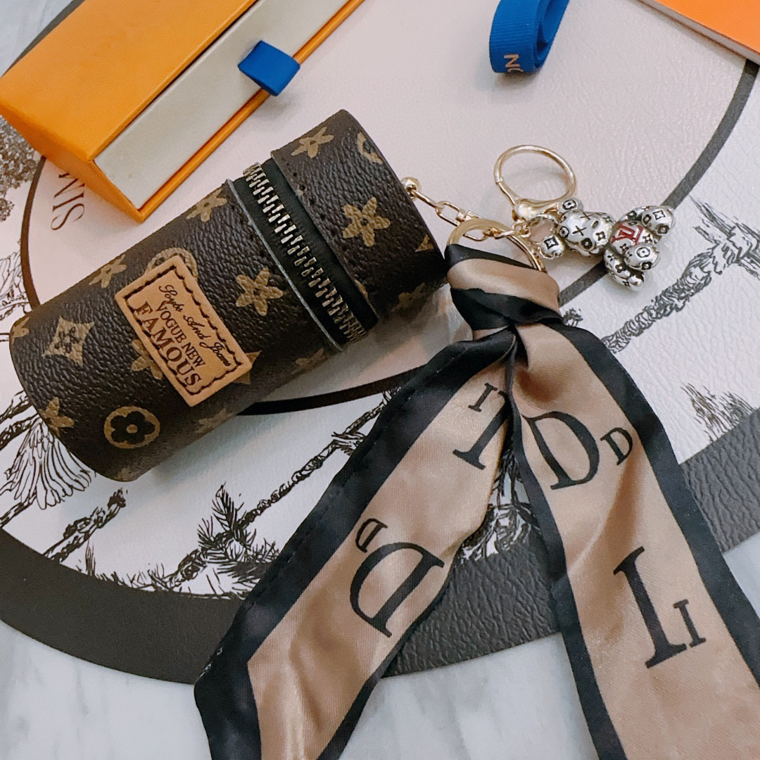 LV Luxury Brand Men's And Women's Style Classic Key Chain Cool Anger Forest Modeling Design Fashion Pendant Decor Key Chain Best Gift