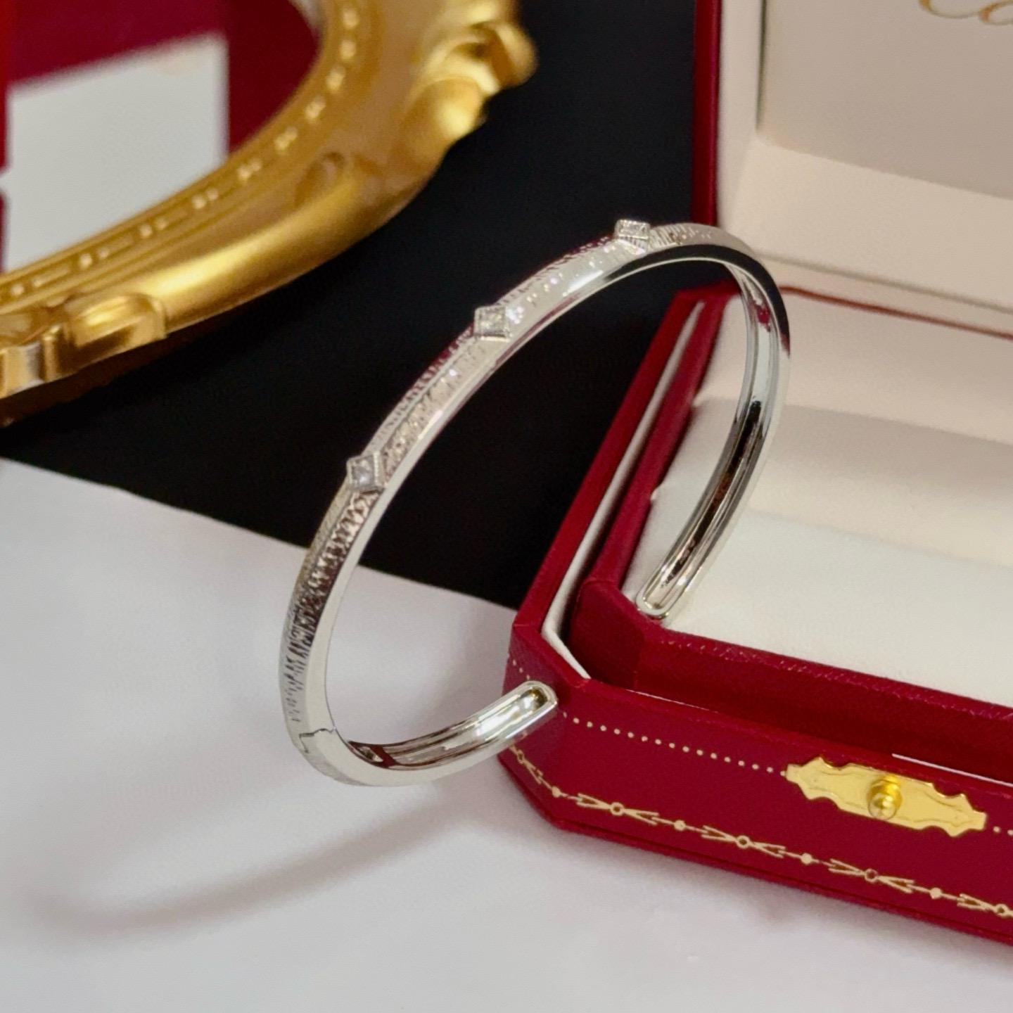 Cartier Designer Diamond Inlaid Open Bracelet High Quality Bracelet Fashionable Luxury Jewelry For Women's Men Classic Luxury Wedding Party Accessories Valentines Day Christmas Birthday Gift