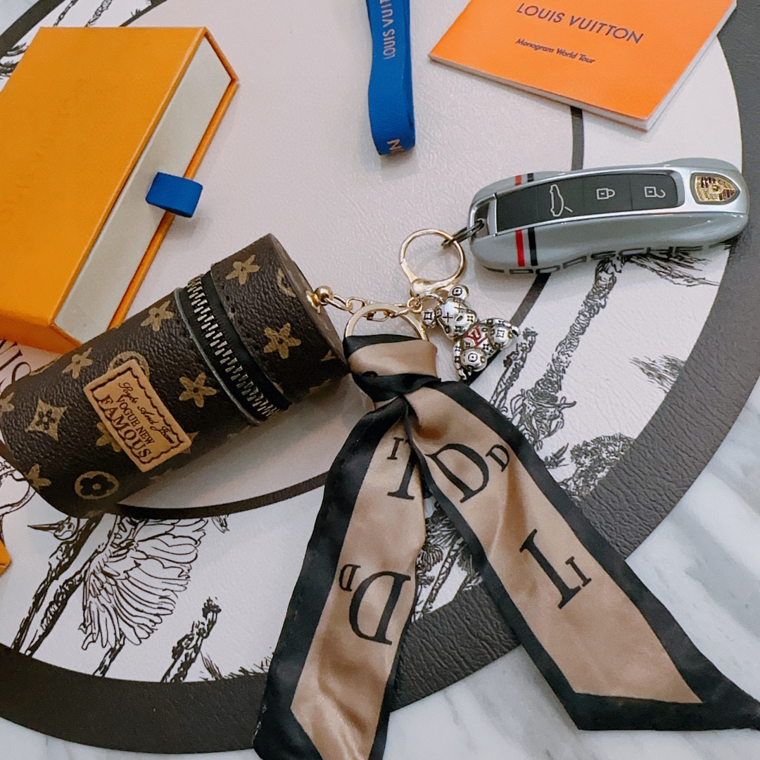 LV Luxury Brand Men's And Women's Style Classic Key Chain Cool Anger Forest Modeling Design Fashion Pendant Decor Key Chain Best Gift