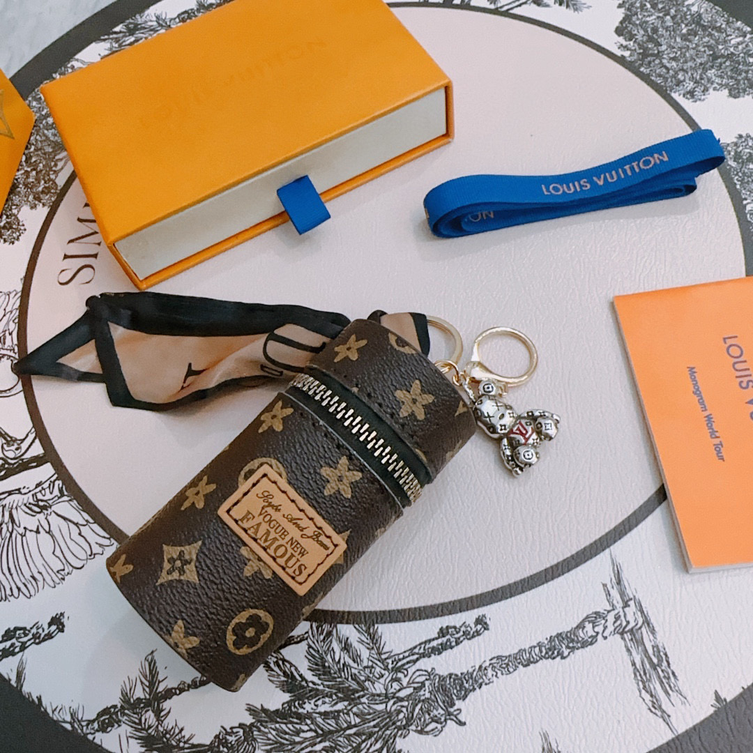 LV Luxury Brand Men's And Women's Style Classic Key Chain Cool Anger Forest Modeling Design Fashion Pendant Decor Key Chain Best Gift