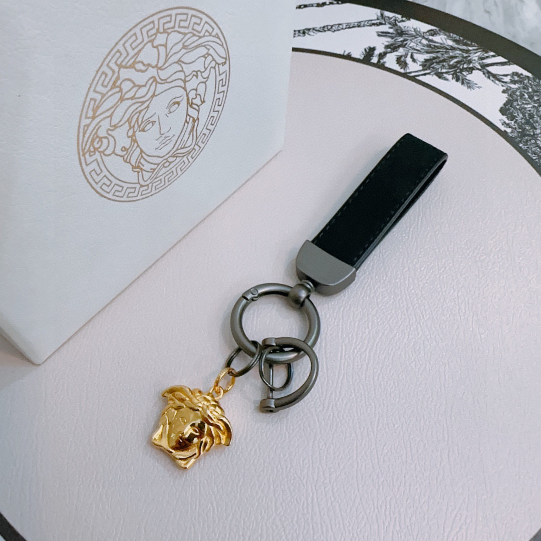 Versace Luxury Brand Men's And Women's Style Versace Avatar Modeling Design Fashion Pendant Decor Key Chain Best Gift