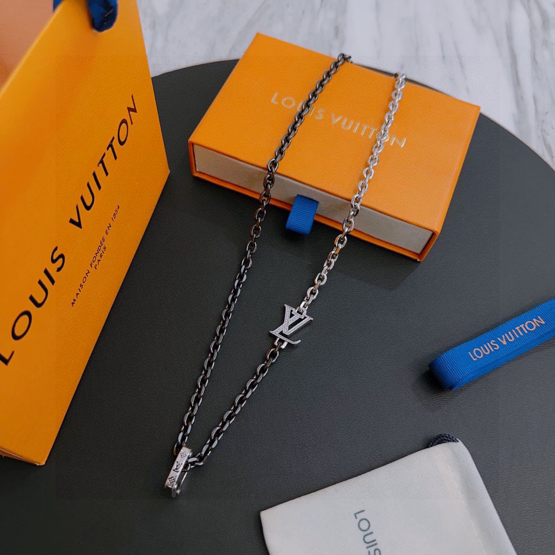 LV Luxury Necklace Elegant Necklaces Designer Necklace Men Women Top Quality Pendant Fashion Jewellery Designer For Women Gifts For Her Valentines Day Christmas Birthday Gift