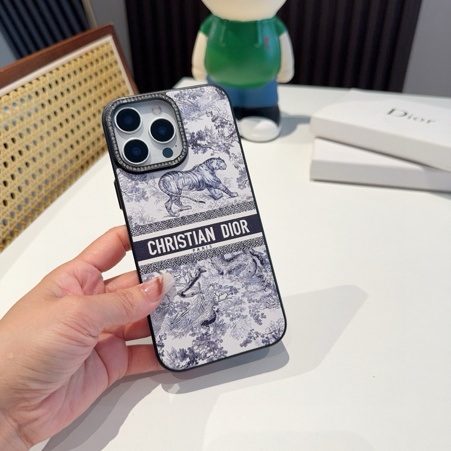 Dior Designers All Inclusive Phone Case Flash Drill Camera High Protection Classic Print Pattern Back Cover Designer Case Luxury Mobile Shel For Iphone:14 15 16 17 Iphone 14 15 16 17 Pro Iphone 14 15 16 17  Pro Max