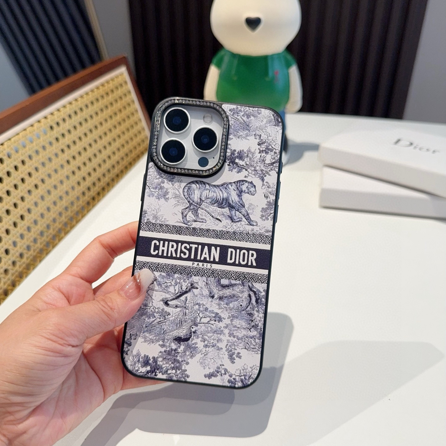 Dior Designers All Inclusive Phone Case Flash Drill Camera High Protection Classic Print Pattern Back Cover Designer Case Luxury Mobile Shel For Iphone:14 15 16 17 Iphone 14 15 16 17 Pro Iphone 14 15 16 17  Pro Max