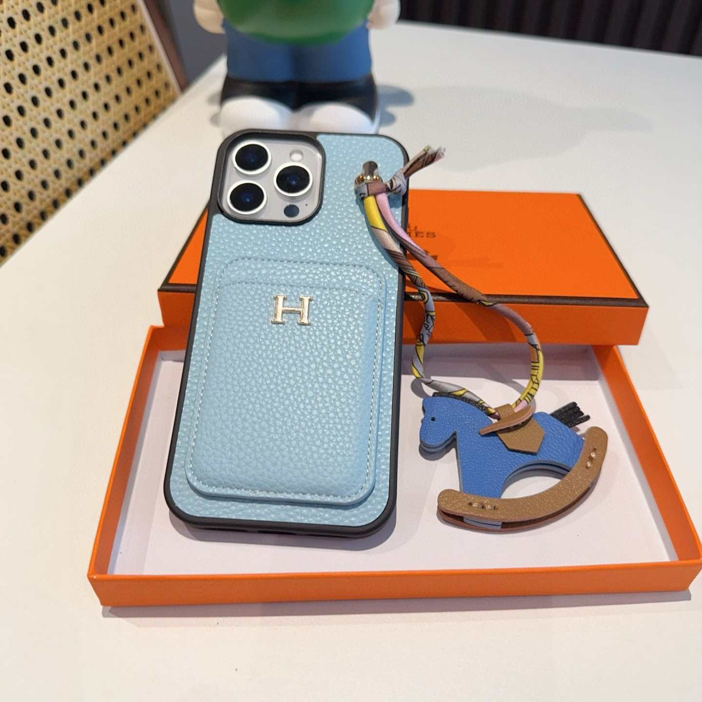 Hermes Designers Phone Case Litchi Pattern Card Insertion Phone Case With Rocking Horse Hanging Rope Back Cover Designer Case Luxury Mobile Shel For Iphone:13 14 15 16 17 Iphone 13 14 15 16 17 Pro Iphone 13 14 15 16 17 Pro Max