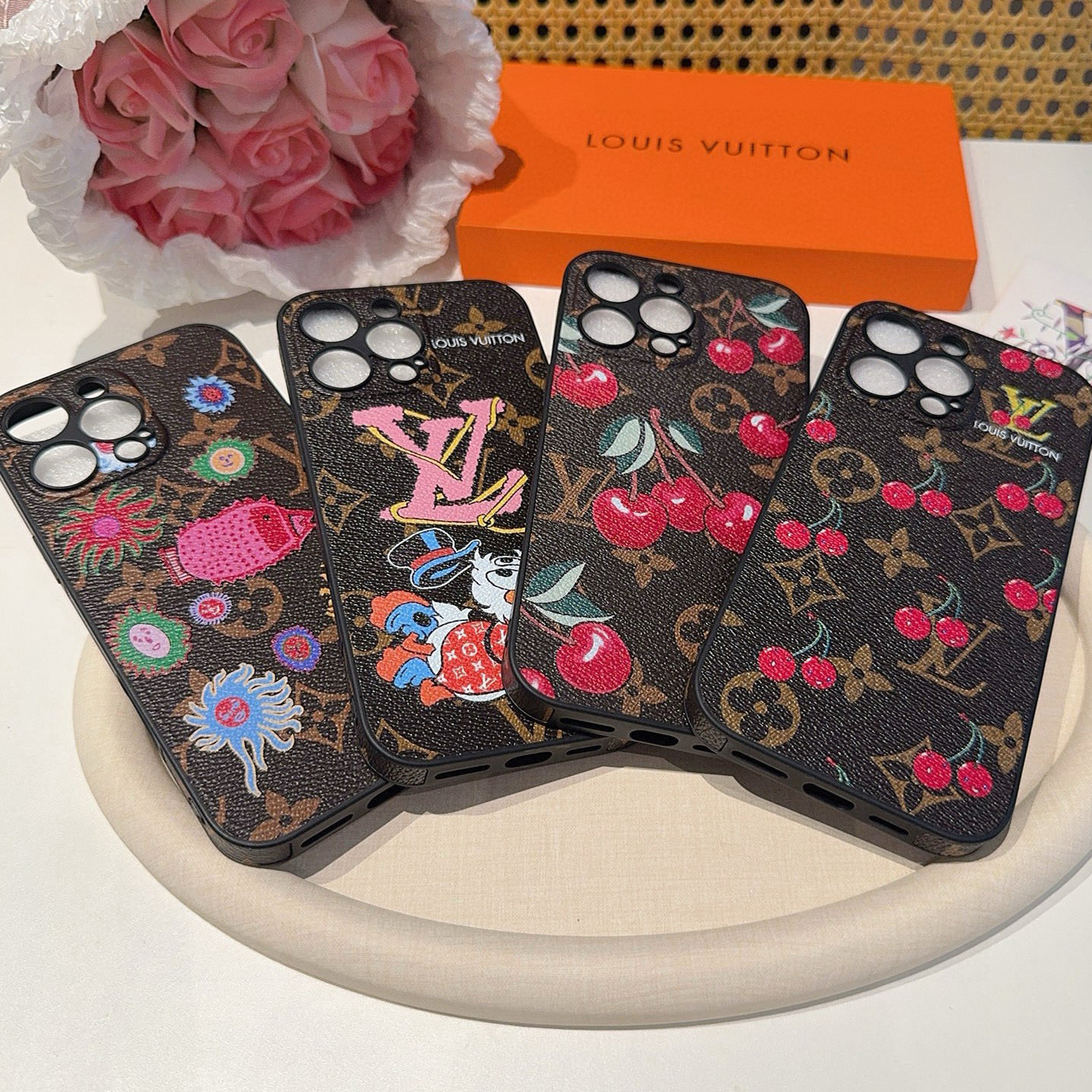 LV Designers Phone Case Cartoon Pattern Fully Wrapped Leather Phone Case With Edges Back Cover Designer Case Luxury Mobile Shel For Iphone:13 14 15 16 17 Iphone 13 14 15 16 17 Pro Iphone 13 14 15 16 17 Pro Max