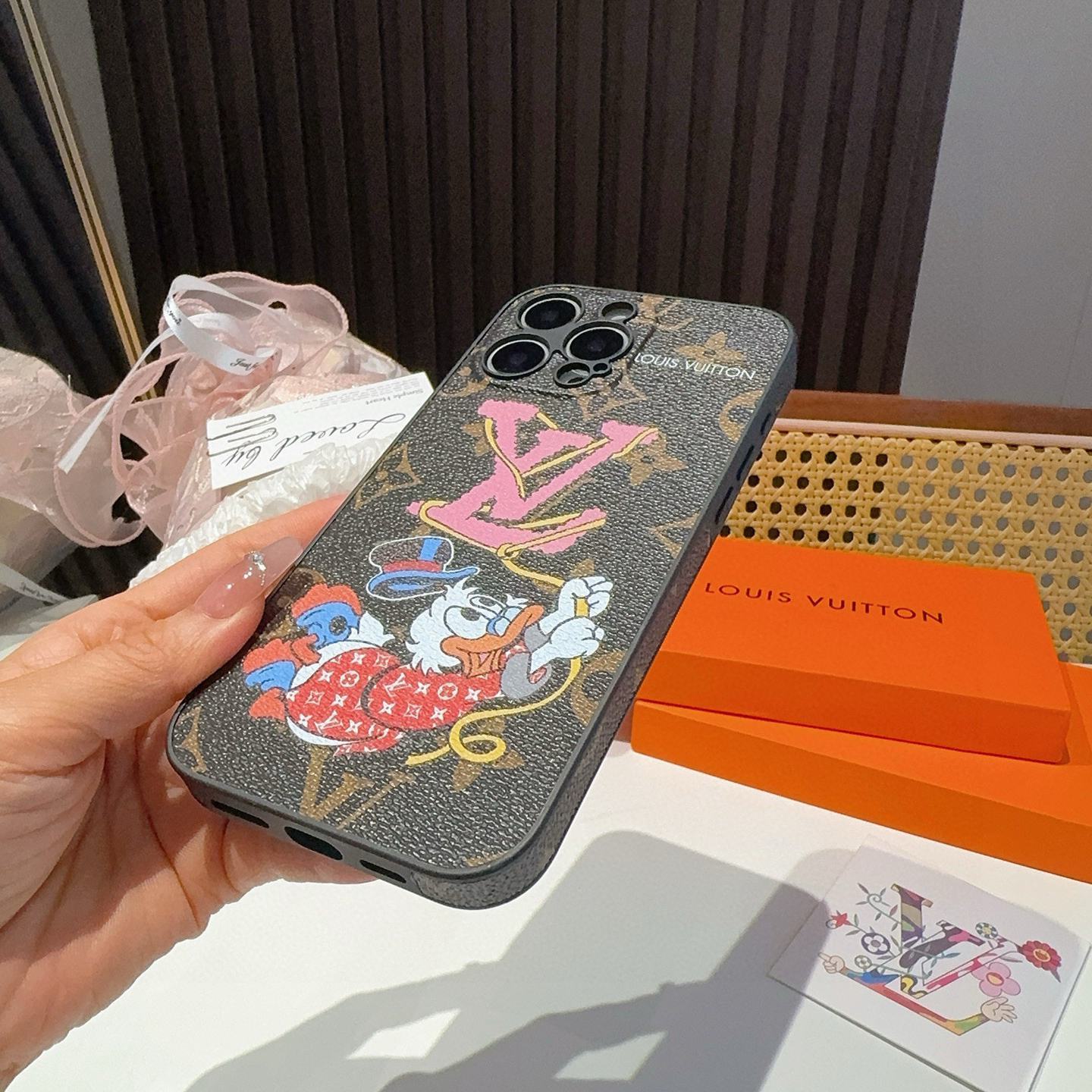 LV Designers Phone Case Cartoon Pattern Fully Wrapped Leather Phone Case With Edges Back Cover Designer Case Luxury Mobile Shel For Iphone:13 14 15 16 17 Iphone 13 14 15 16 17 Pro Iphone 13 14 15 16 17 Pro Max