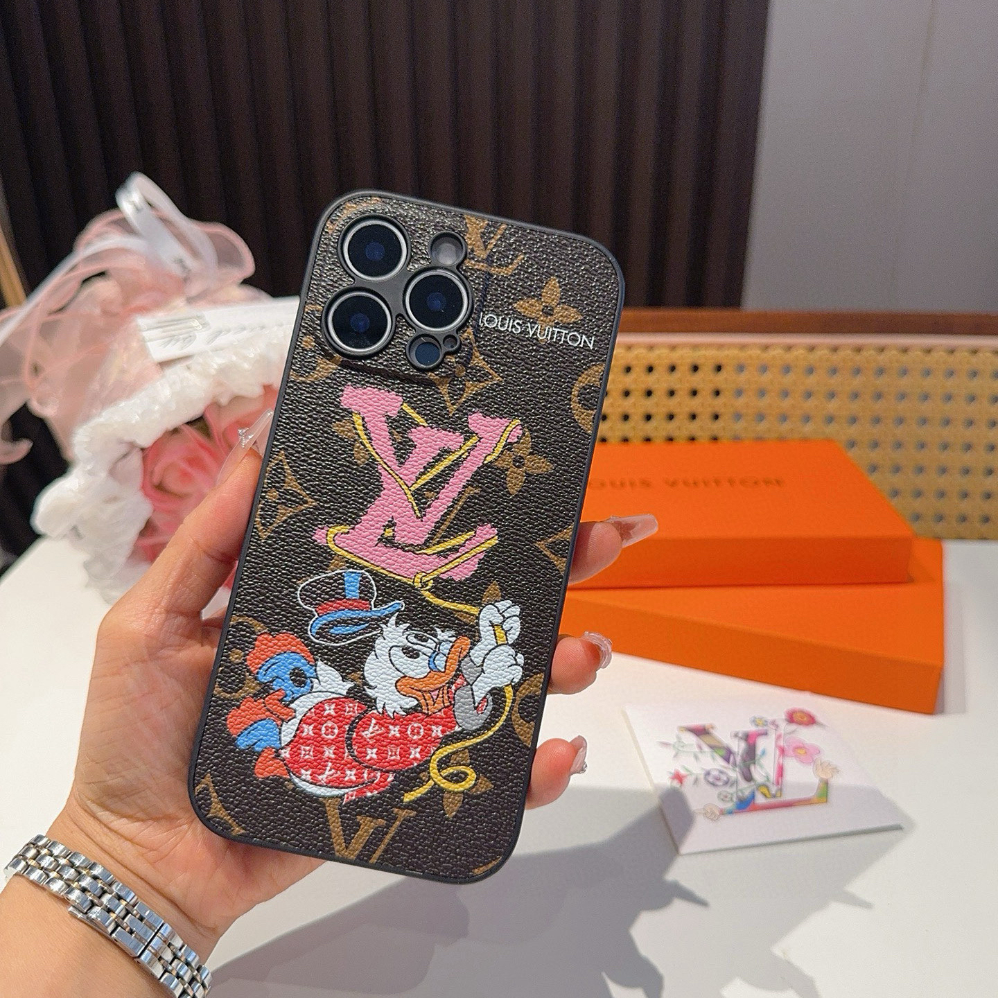 LV Designers Phone Case Cartoon Pattern Fully Wrapped Leather Phone Case With Edges Back Cover Designer Case Luxury Mobile Shel For Iphone:13 14 15 16 17 Iphone 13 14 15 16 17 Pro Iphone 13 14 15 16 17 Pro Max