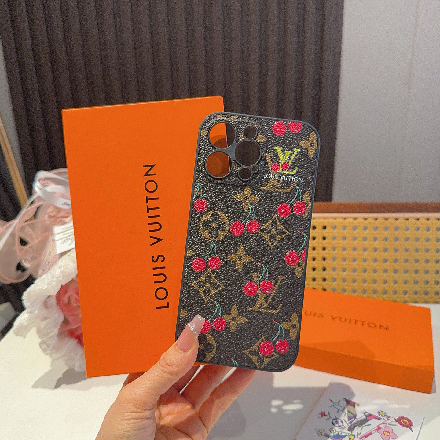 LV Designers Phone Case Cartoon Pattern Fully Wrapped Leather Phone Case With Edges Back Cover Designer Case Luxury Mobile Shel For Iphone:13 14 15 16 17 Iphone 13 14 15 16 17 Pro Iphone 13 14 15 16 17 Pro Max