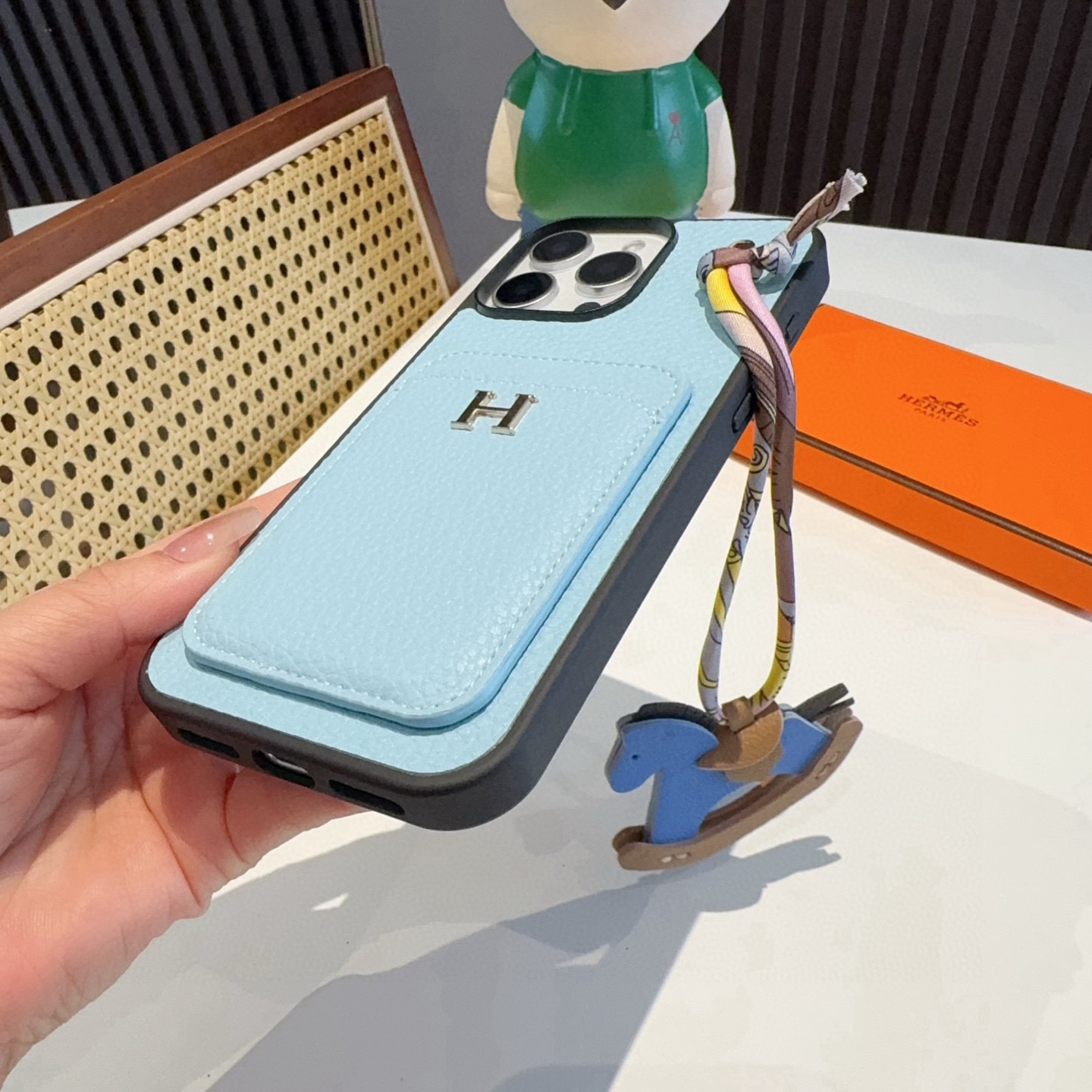 Hermes Designers Phone Case Litchi Pattern Card Insertion Phone Case With Rocking Horse Hanging Rope Back Cover Designer Case Luxury Mobile Shel For Iphone:13 14 15 16 17 Iphone 13 14 15 16 17 Pro Iphone 13 14 15 16 17 Pro Max