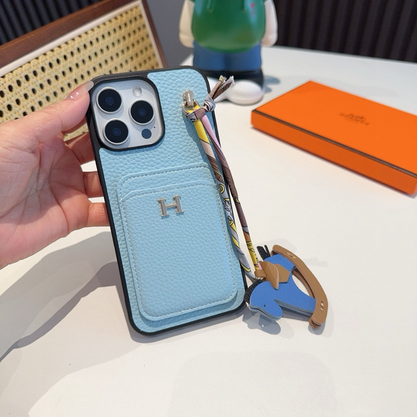 Hermes Designers Phone Case Litchi Pattern Card Insertion Phone Case With Rocking Horse Hanging Rope Back Cover Designer Case Luxury Mobile Shel For Iphone:13 14 15 16 17 Iphone 13 14 15 16 17 Pro Iphone 13 14 15 16 17 Pro Max