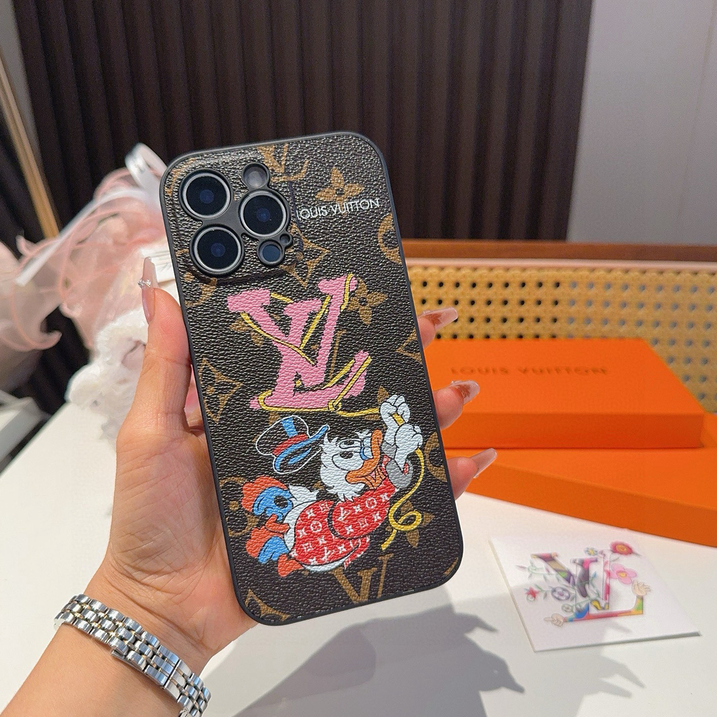 LV Designers Phone Case Cartoon Pattern Fully Wrapped Leather Phone Case With Edges Back Cover Designer Case Luxury Mobile Shel For Iphone:13 14 15 16 17 Iphone 13 14 15 16 17 Pro Iphone 13 14 15 16 17 Pro Max