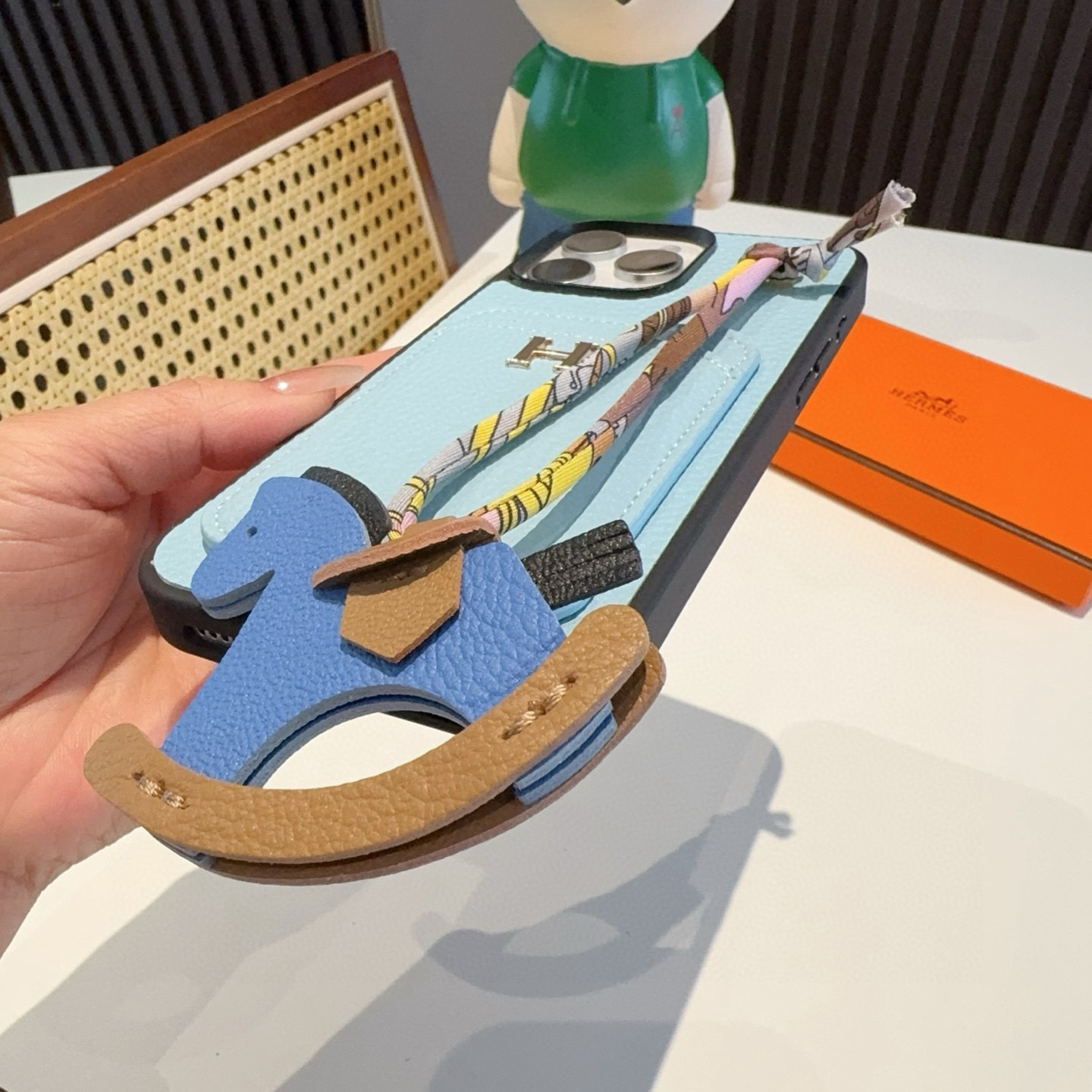 Hermes Designers Phone Case Litchi Pattern Card Insertion Phone Case With Rocking Horse Hanging Rope Back Cover Designer Case Luxury Mobile Shel For Iphone:13 14 15 16 17 Iphone 13 14 15 16 17 Pro Iphone 13 14 15 16 17 Pro Max