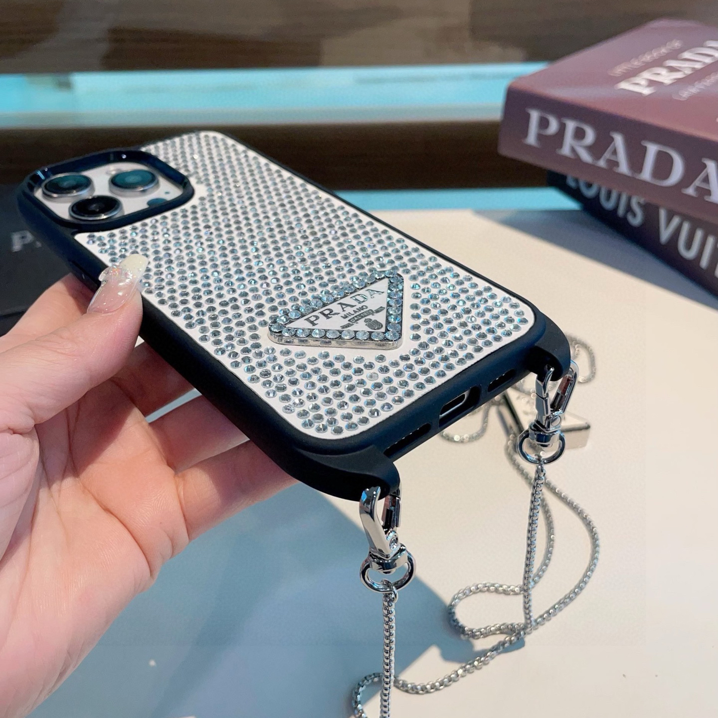 Prada Designers Phone Case All Inclusive Phone Case Pure Handmade Diamond Pasting Chain Crossbody Phone Case Back Cover Designer Case Luxury Mobile Shel For Iphone:13 14 15 16 17 Iphone 13 14 15 16 17 Pro Iphone 13 14 15 16 17 Pro Max