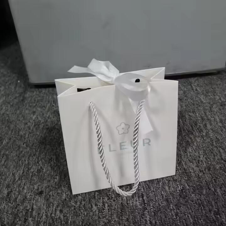 Wholesale Ribbon Handle Packaging Bag Retail Jewelry Luxury Wedding Boutique Small Gift Paper Bag for Small Business with Logo