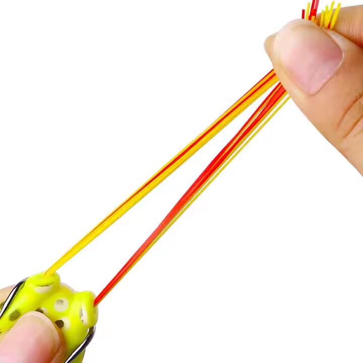 Wholesale 6.3cm 12.4g Artificial Soft Baits Topwater Frog Fishing Lures with Skirts