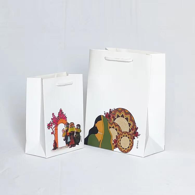 Custom Logo Large Black Matte Laminated Paper Shopping Bag Tote Product Gift Bags for Clothing Store with Your Own Logo