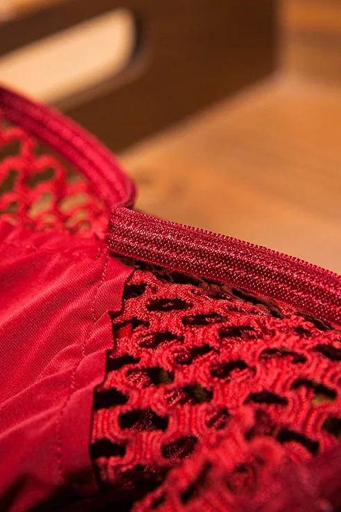 Women's Panties Cross Cut Ice Silk Thong Sports Fashion Perspective Low Waist Ribbons Sexy Lingerie Thongs ﻿