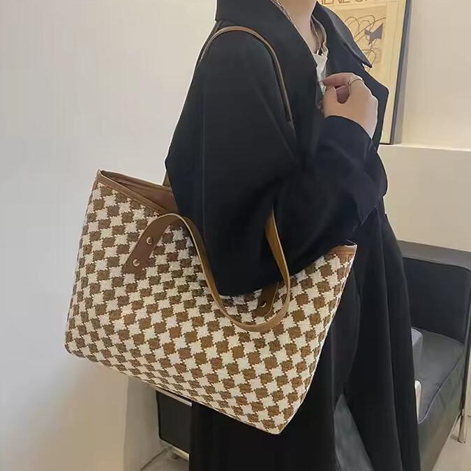 Trendy Women's Lightweight Waterproof Nylon Shoulder & Crossbody Bag Portable Versatile Design For Shopping