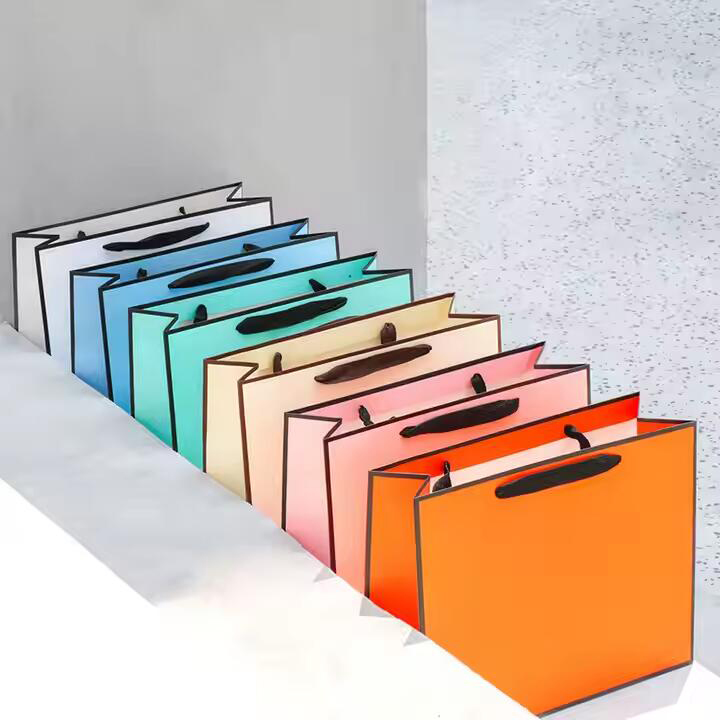 Wholesale Custom Printed Logo Luxury White Paper Bag Retail Boutique Shopping Gift Paper Bags With Your Own Logo